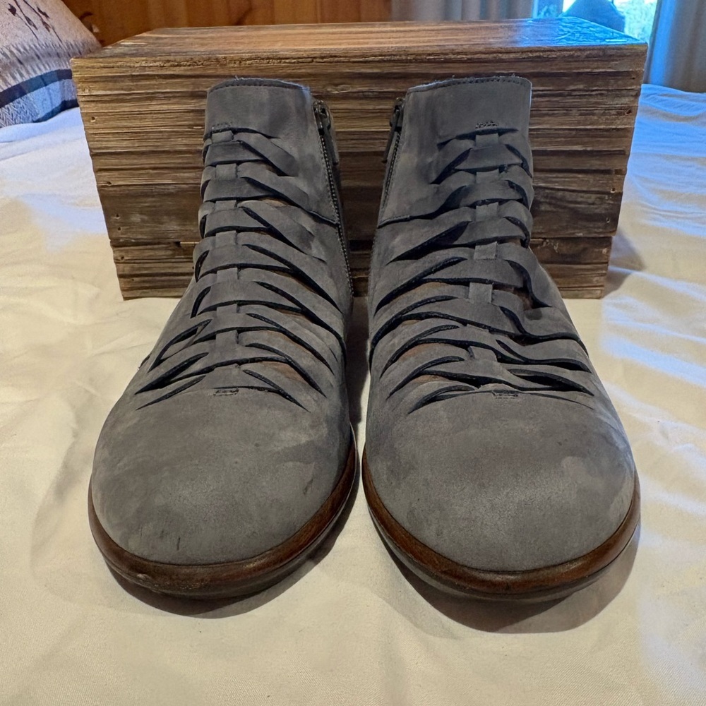 'Leveche' from Naot in Feathery Blue Nubuck/Shiitake Nubuck women’s size 40 - Picture 4 of 14